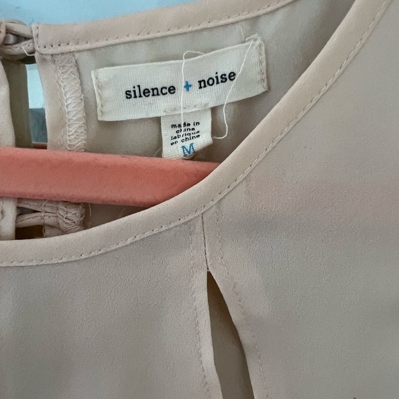 Silence + Noise Sleeveless Blouse With Cut Outs Cream  Size M - Picture 4 of 6